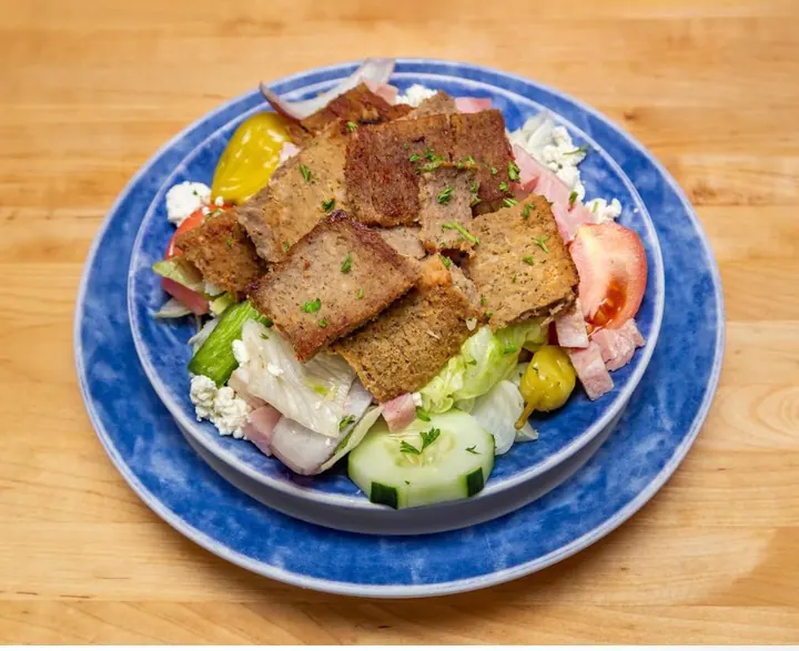 Fresh diner salad topped with croutons
